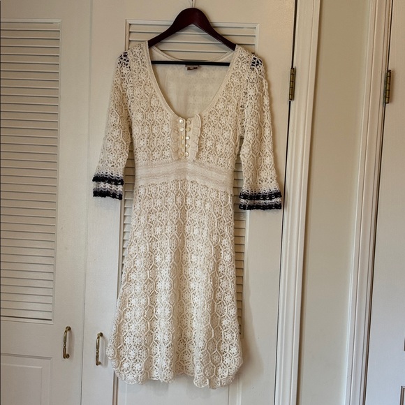 Karen Millen Dresses & Skirts - Karen Millen Cream Lace Dress with Black Accents